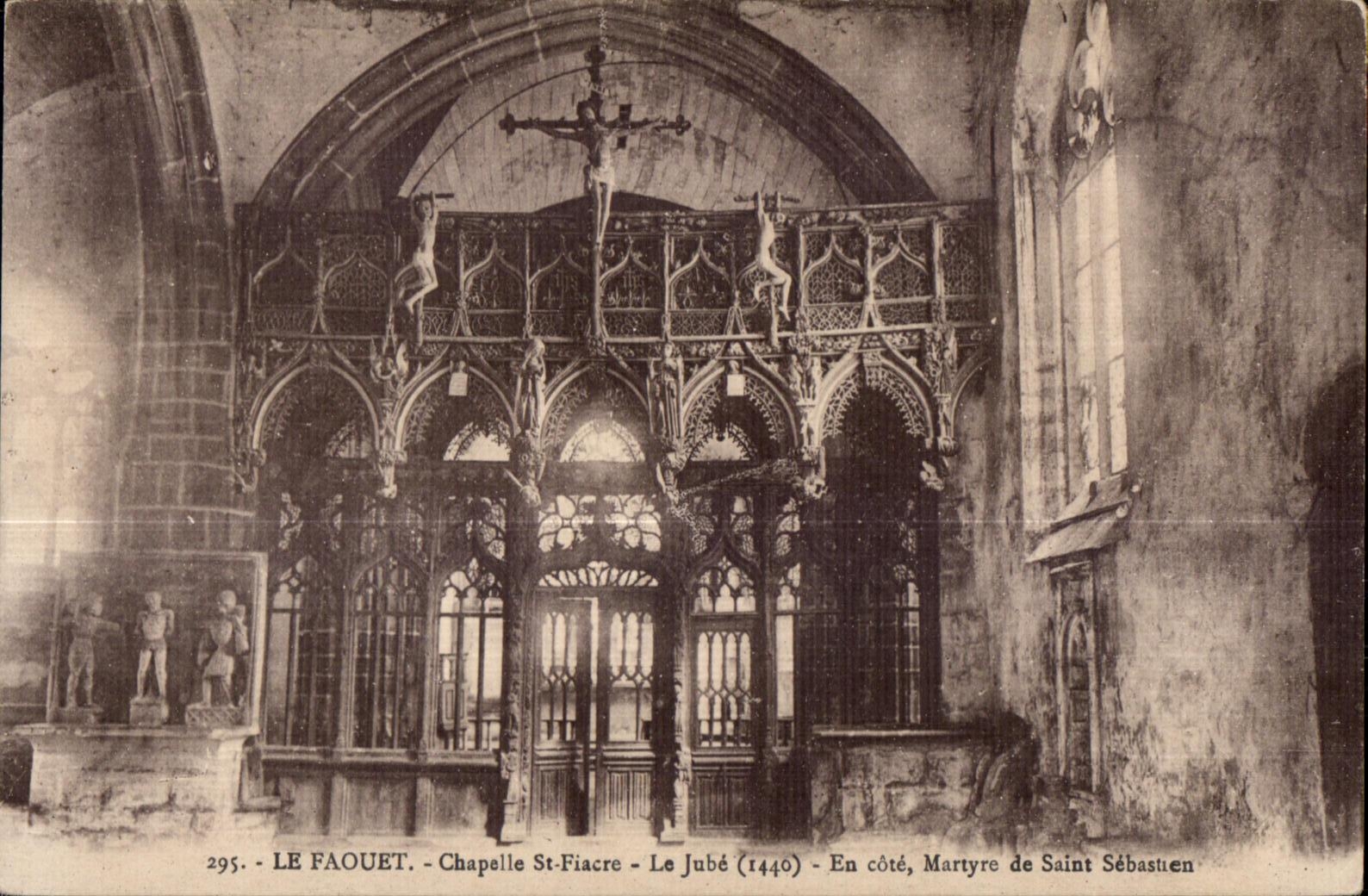 CPA Le Faouet Chapelle Ste Fiacre Le Jube En cote Martyre de Saint Sebastien