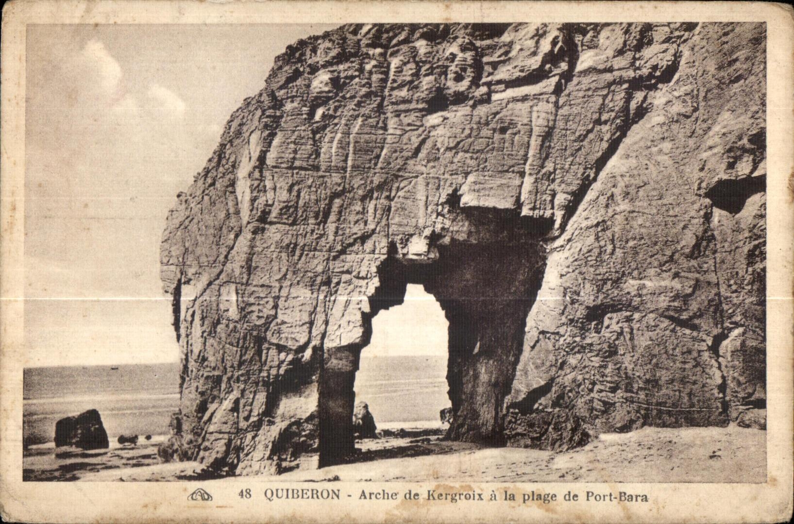 CPA Quiberon Arche de Kergroix a la plage de Port Bara