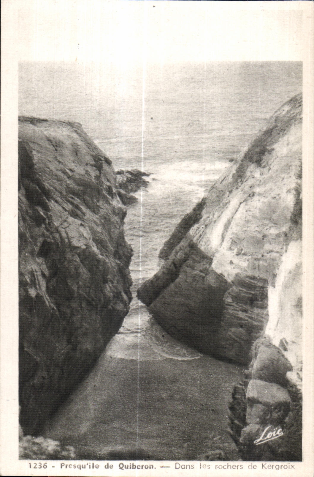 CPA Presqu ile de Quiberon Dans les rochers de Kergroix