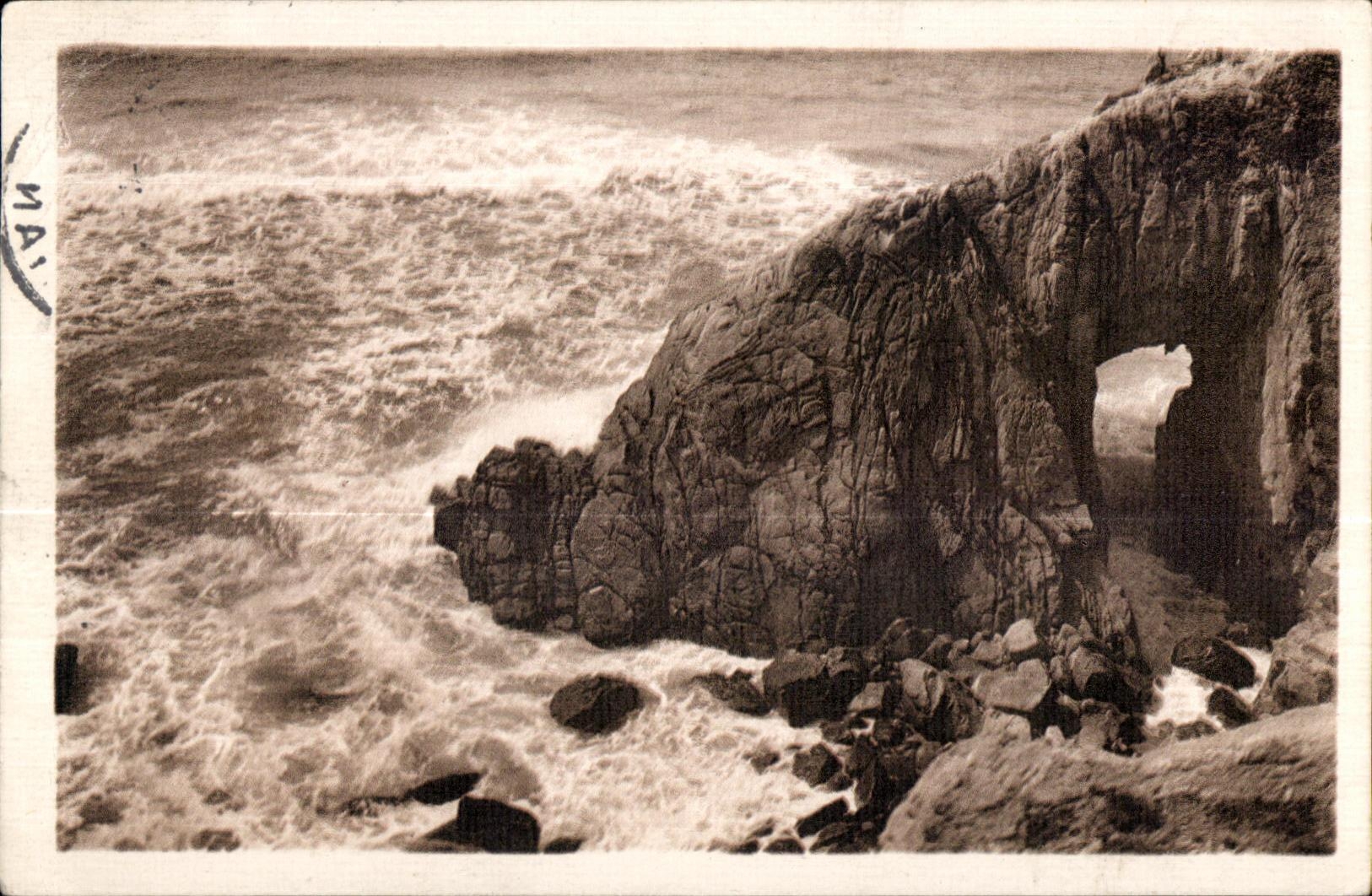 CPA Quiberon Effet de vagues a la Grotte de kergroix