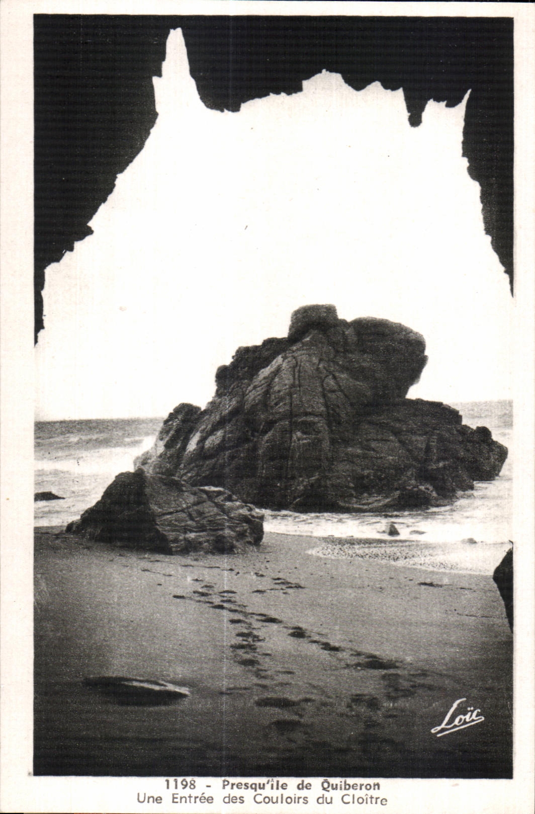 CPA Presqu ile de Quiberon Une Entree des Couloirs du Cloitre
