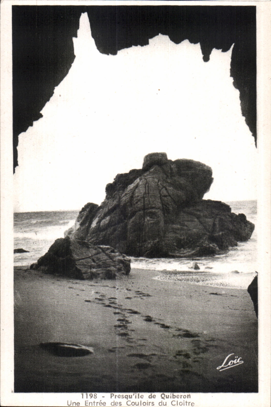 CPA Quiberon Presquile de Une Entree des Couloirs du Cloitre