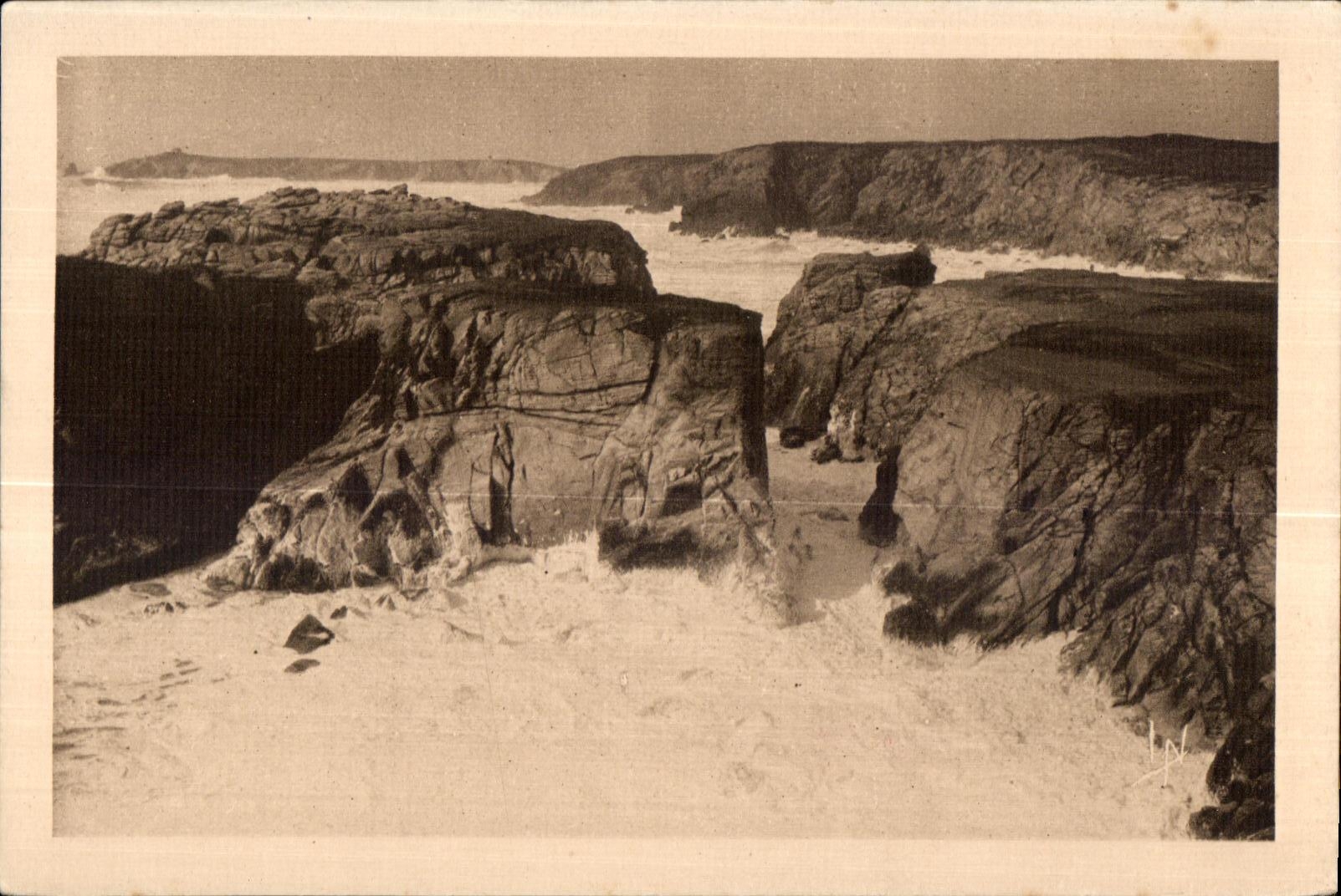 CPA Quiberon Presquile de Dans Les Couloirs de Port Bara