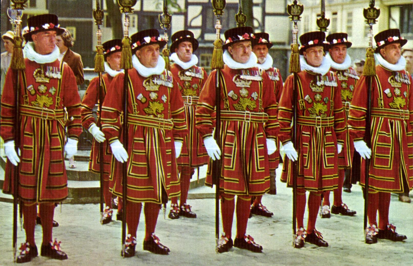 CPSM Yeomen Warders At the Tower off London