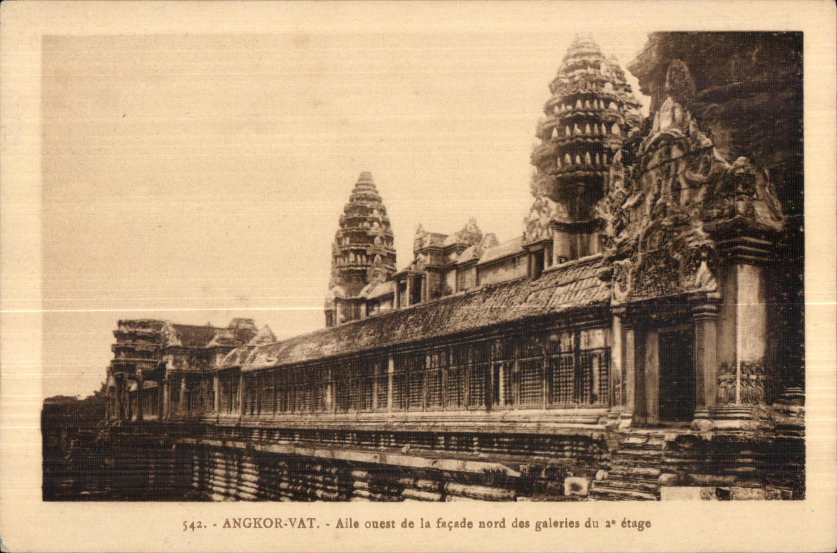 Ala occidental de la cuba de CPA Angkor del facde norteno de las galerias de la etapa