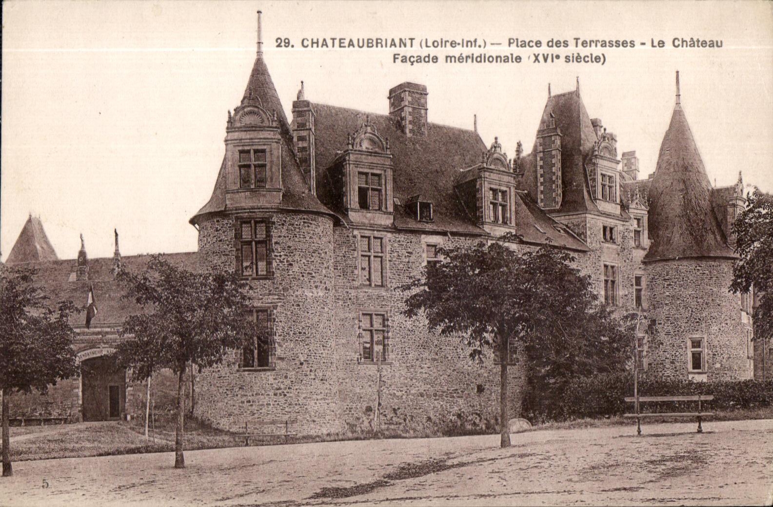 Chateaubriant - Place of the Terraces - the Castle - CPA