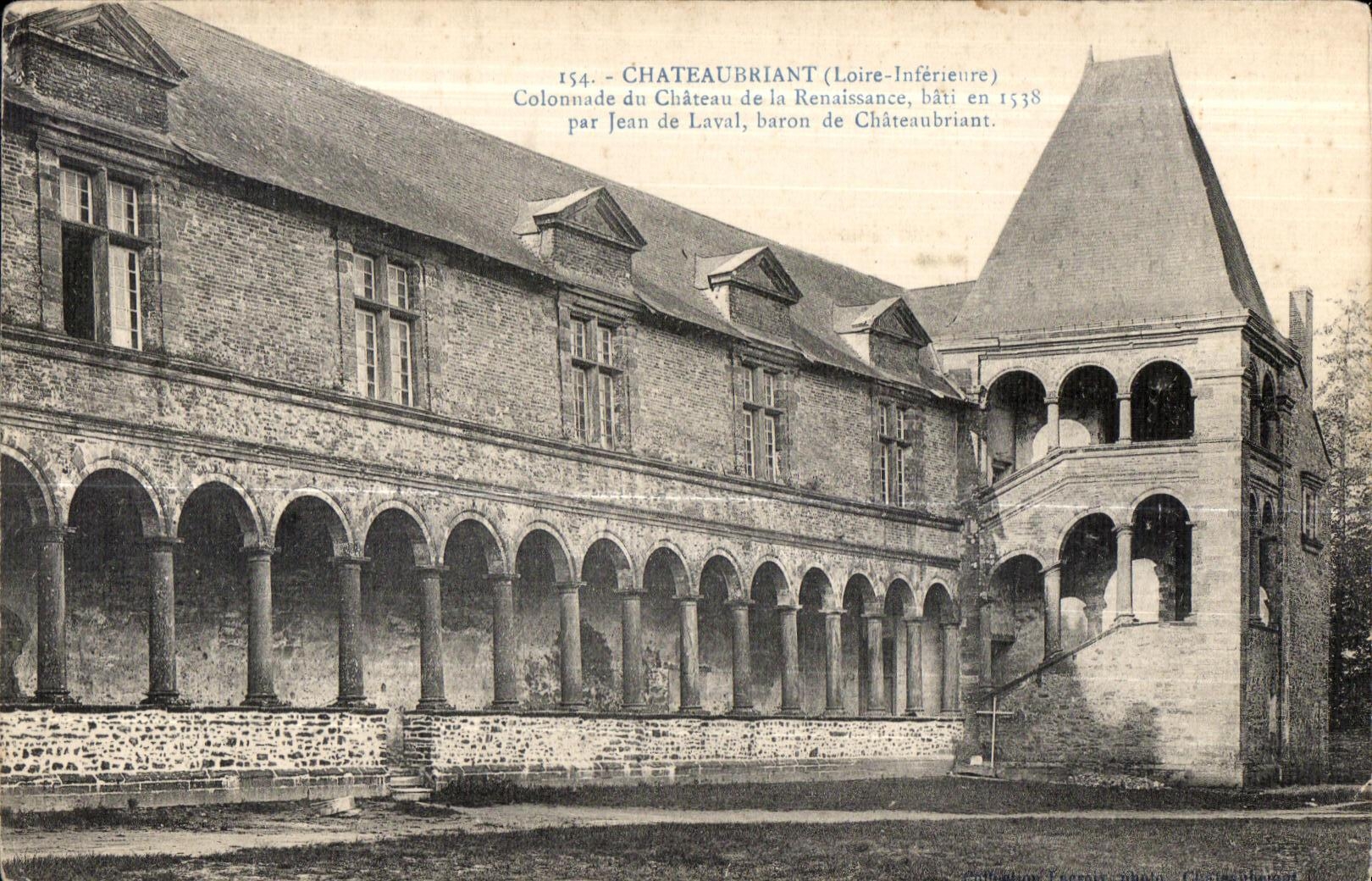 CPA Chateaubriant Coloonade da Castle of Renaissance built in