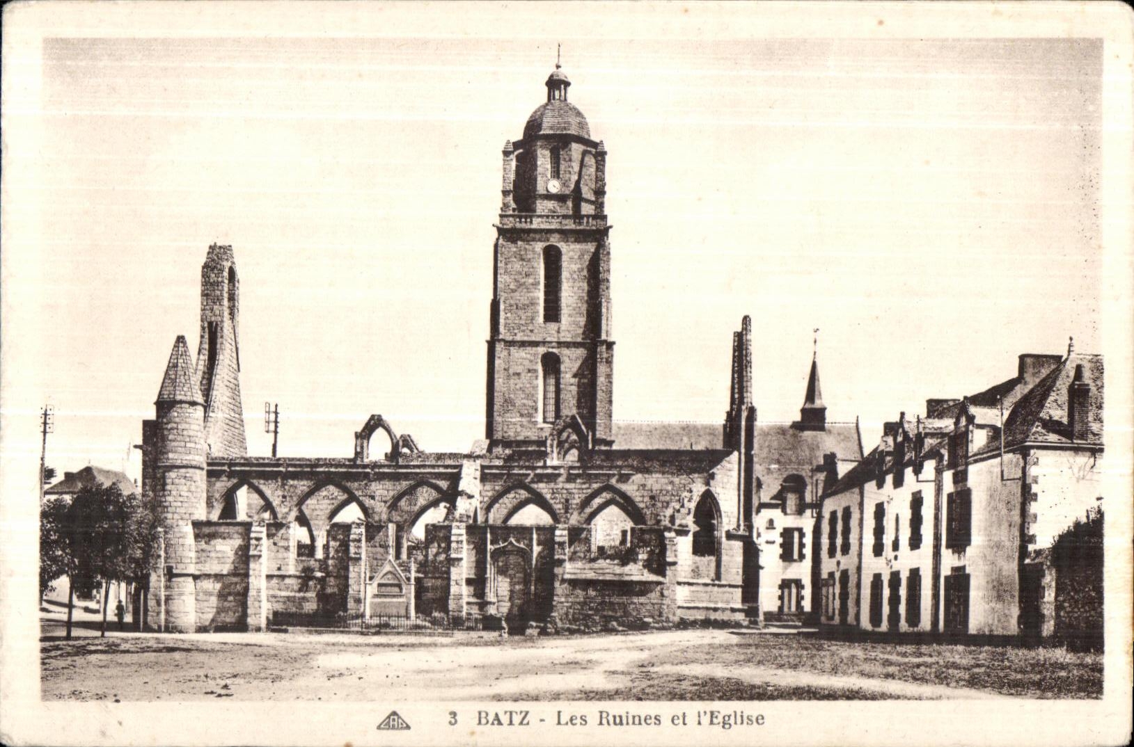 Ruinas e iglesia de CPA Batz