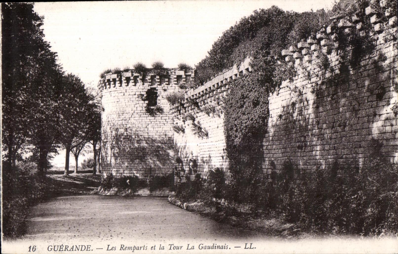 CPA Guerande La Remparts et la Tour La Gaudinais