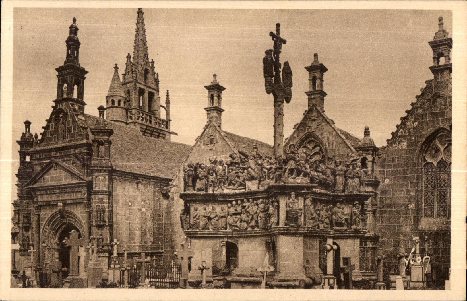 CPA Guimiliau Le Calvaire et l Eglise