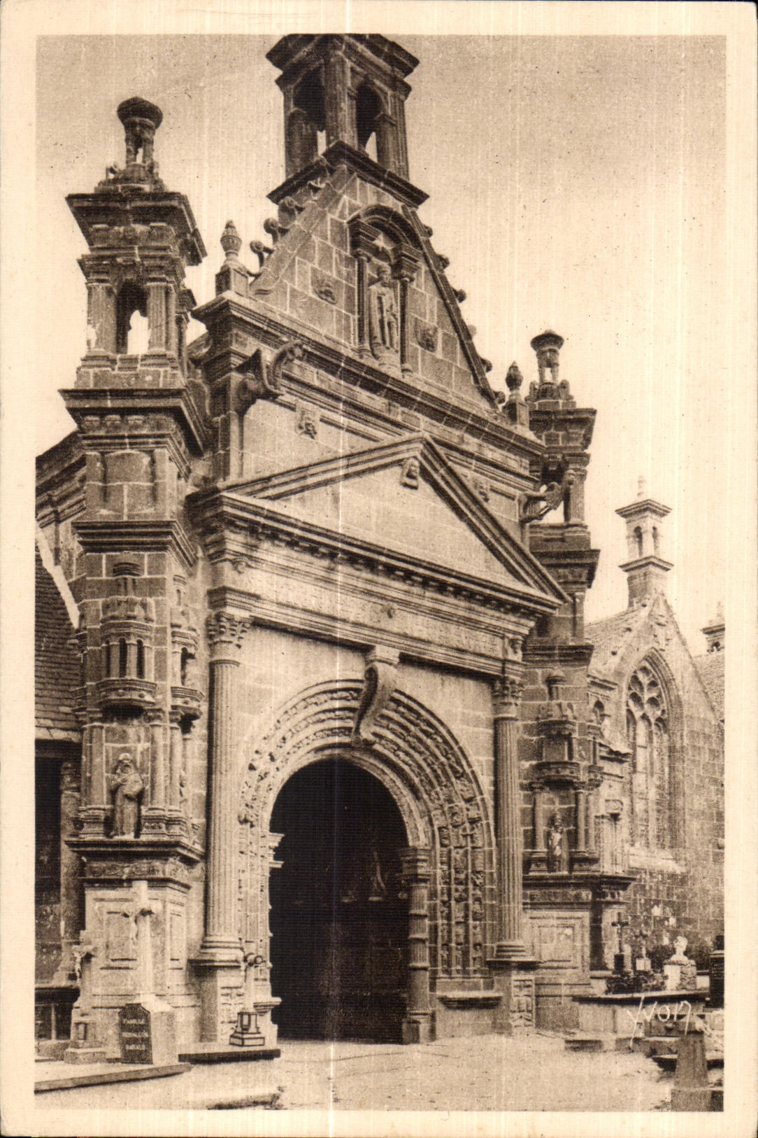 CPA Guimiliau L Eglise Le Porche Meridional