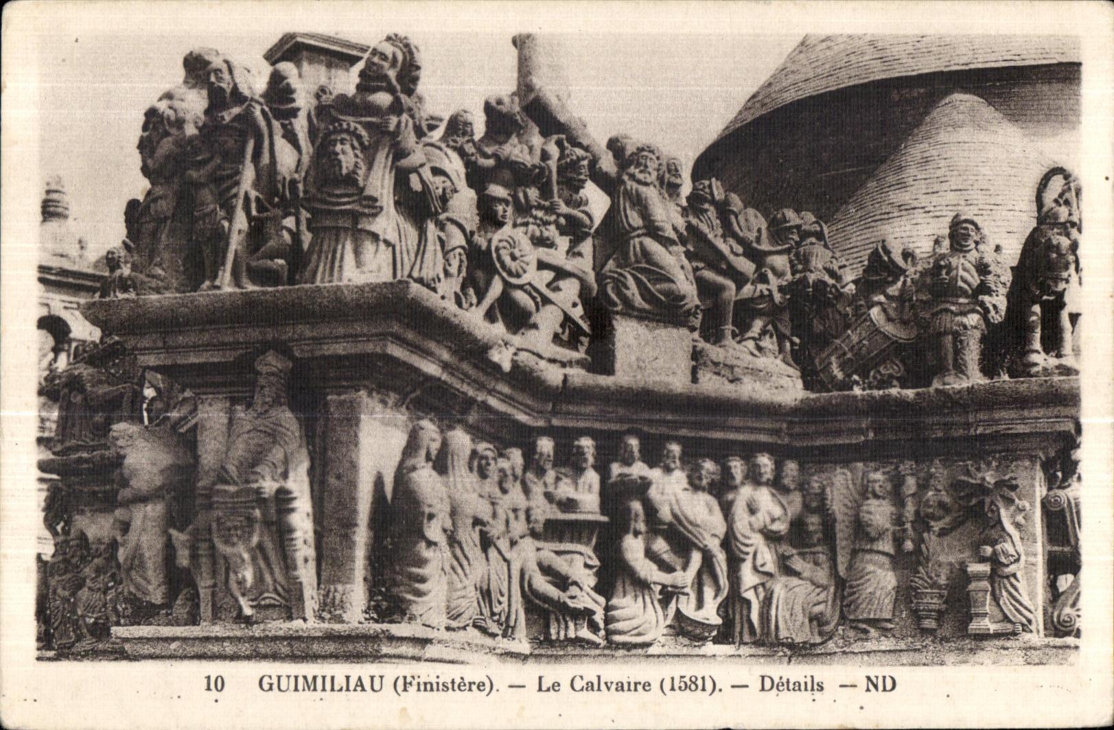 CPA Guimiliau Le Calvaire Details