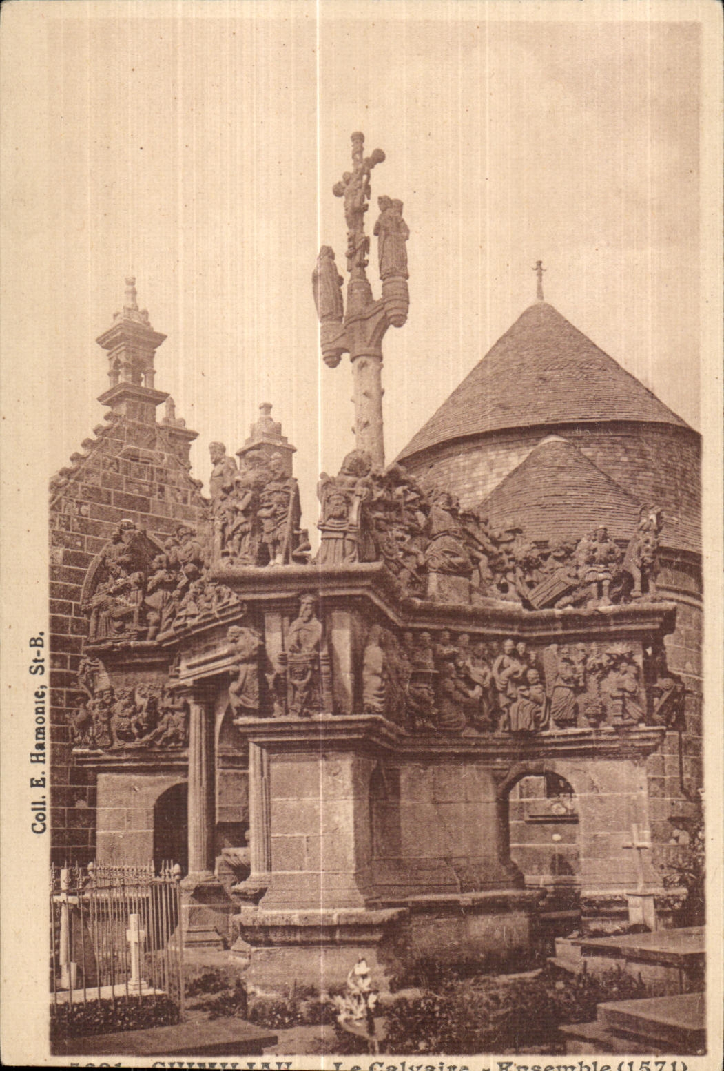 CPA Guimiliau Le Calvaire Ensemble