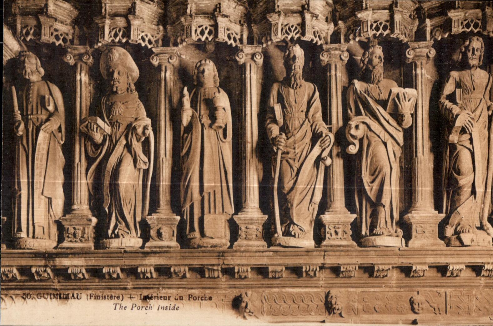 CPA Guimiliau Interieur du Porcbe The Porch Inside