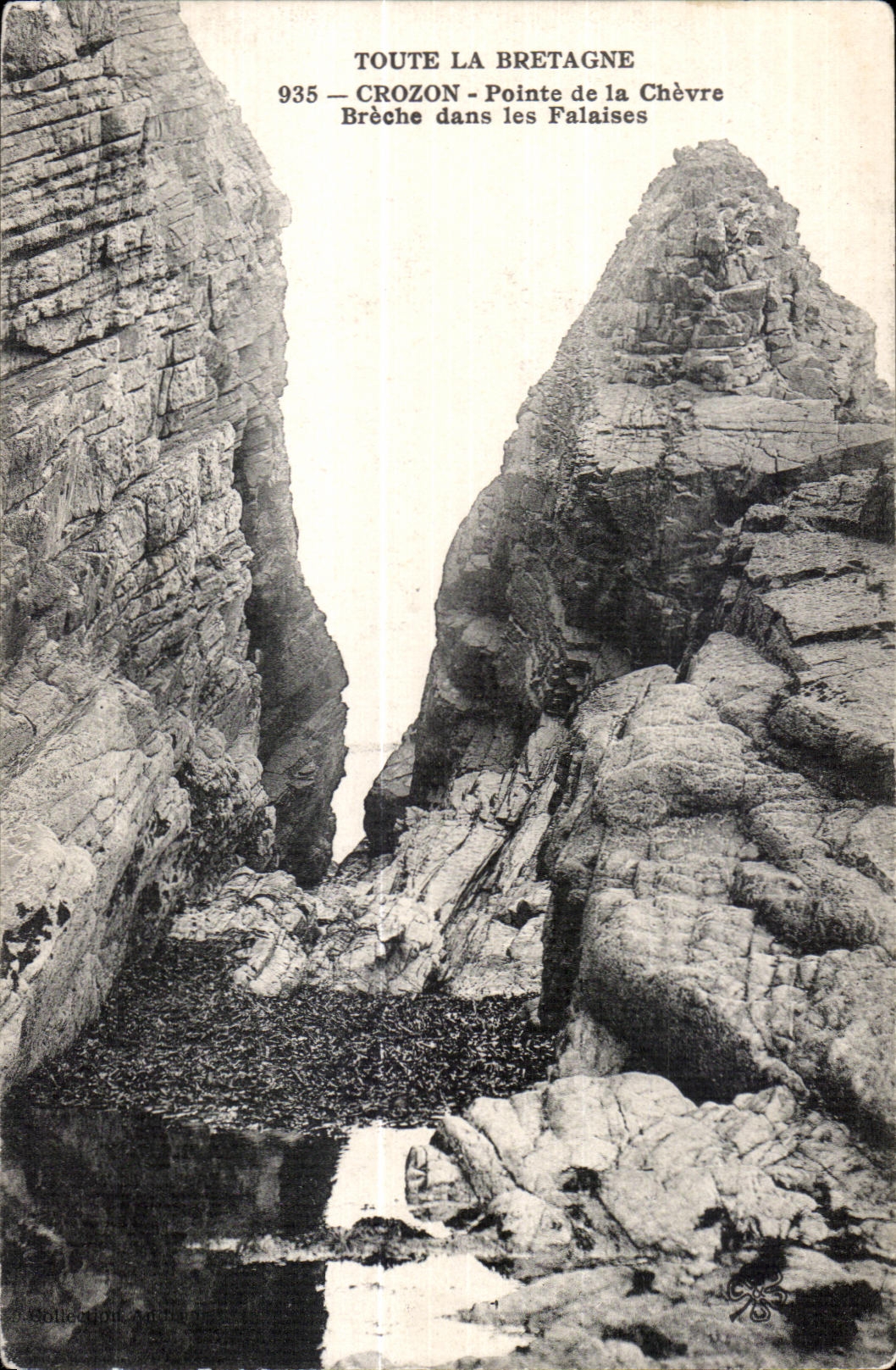 CPA Crozon Points Breche goat in Cliffs