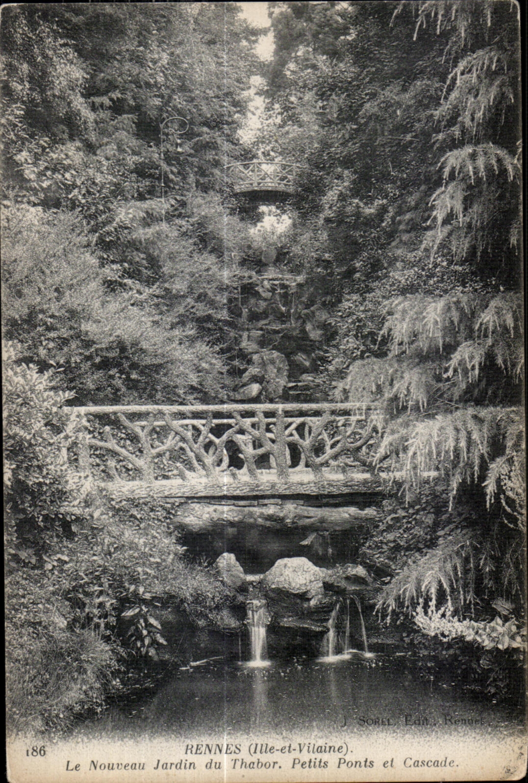CPA Rennes (Ille et Vilaine) Le Nouveau Jardin du Thabor Petits Ponts et Cascade