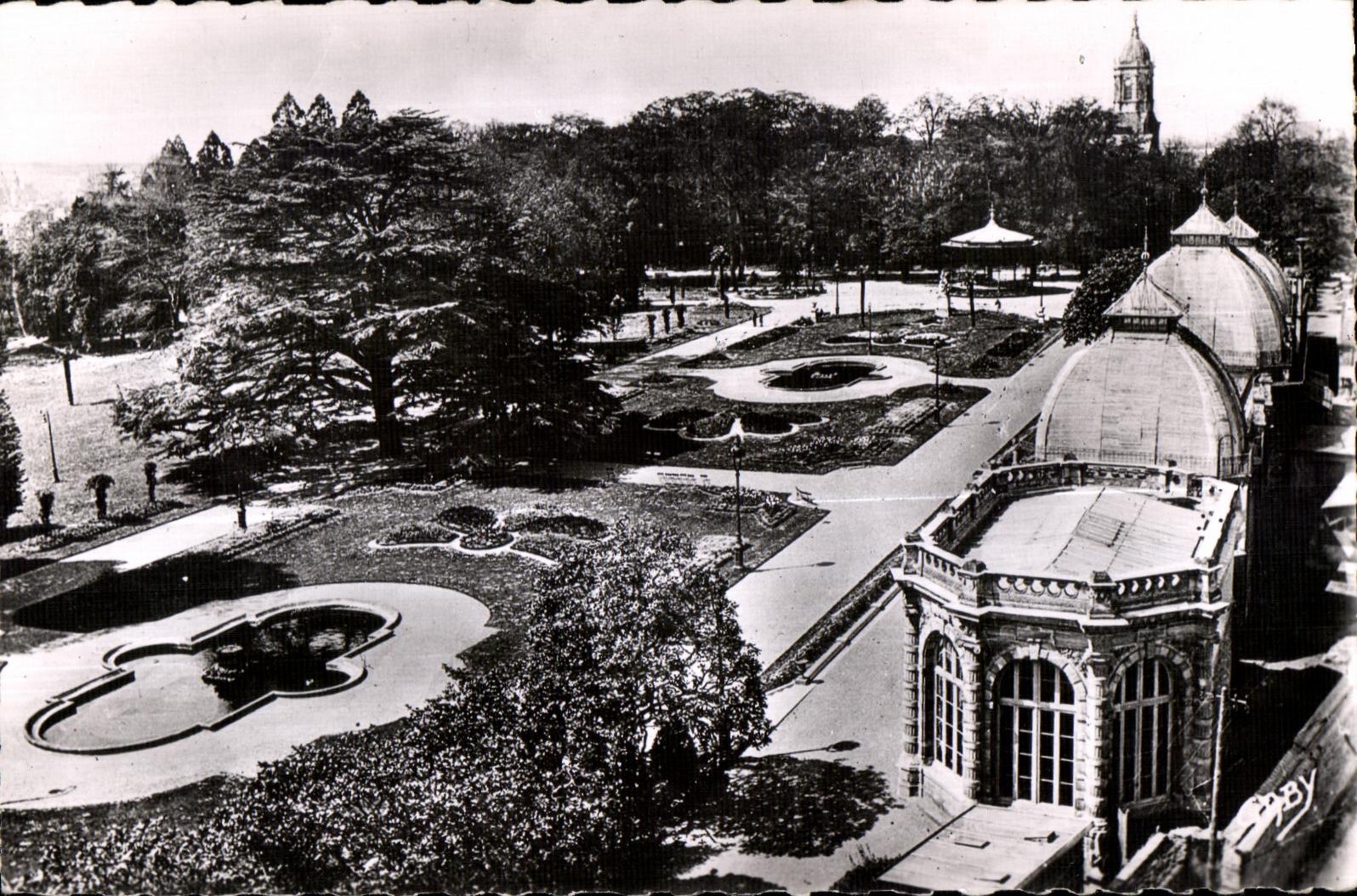 CPSM Rennes (I et V) Jardin du Thabor Les Serres
