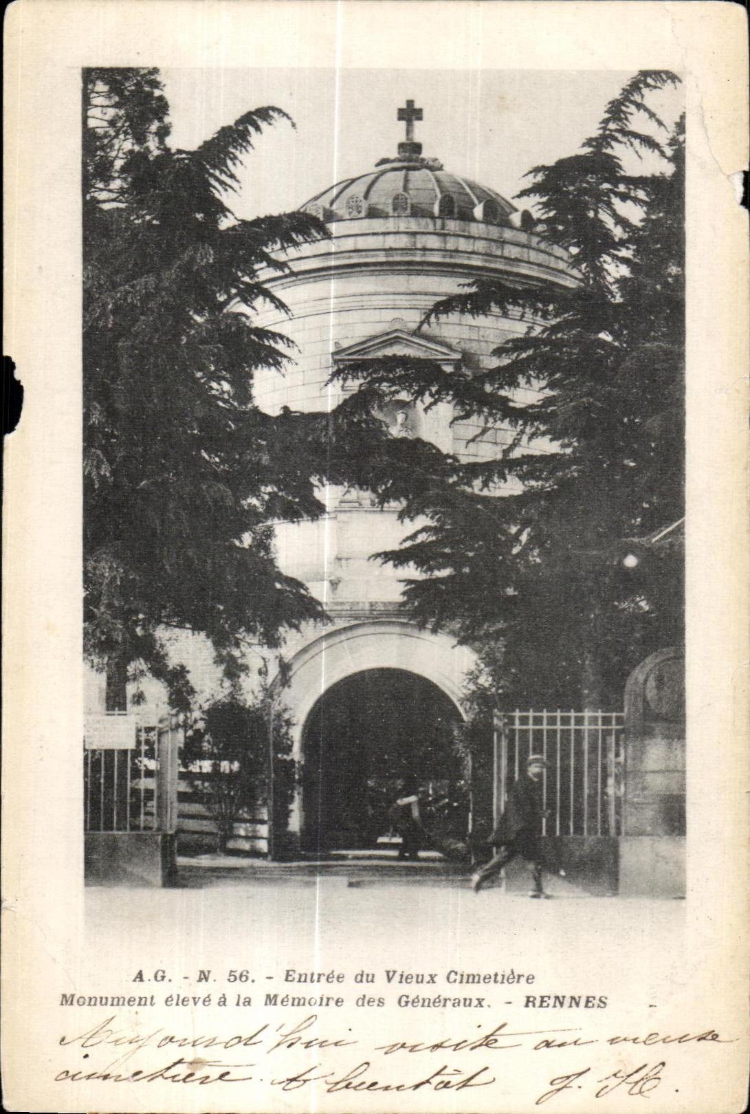 CPA Entree du Vieux Cimetiere Monument eleve a la Memoire des Genereraux Rennes