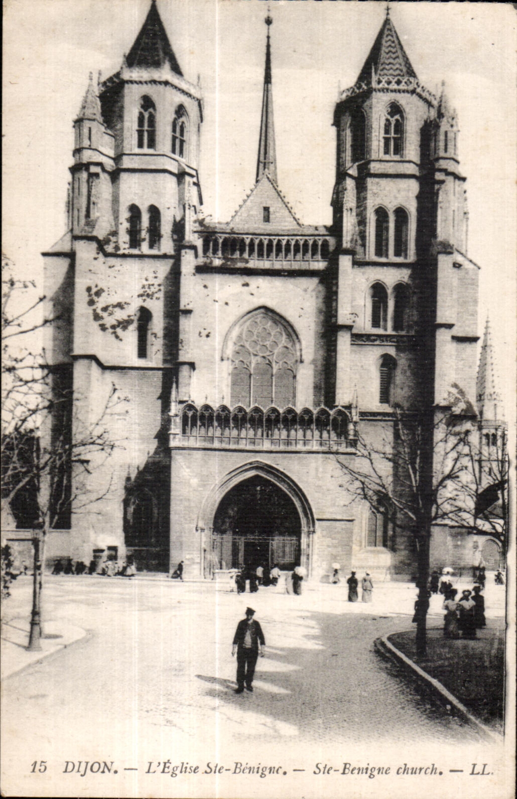 CPA Dijon L Eglise Ste Benigne Ste Eenigue Church