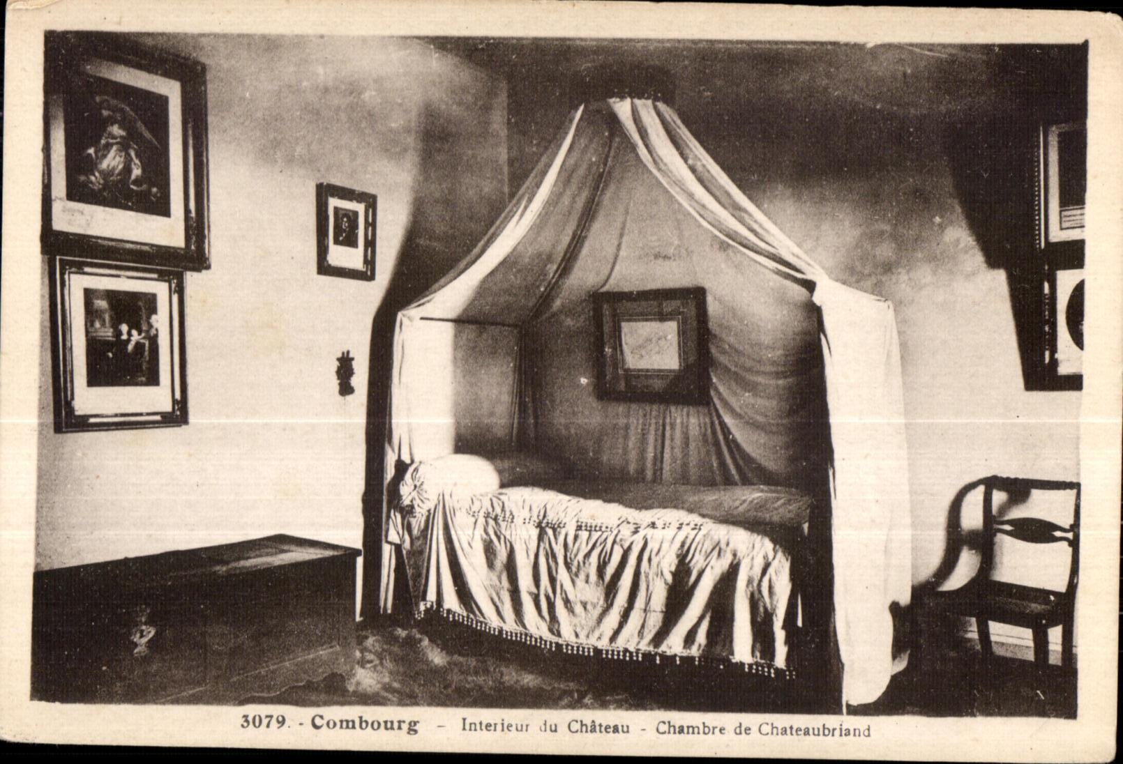 CPA Combourg Interieur du Chateau Chambre de Chateaubriand