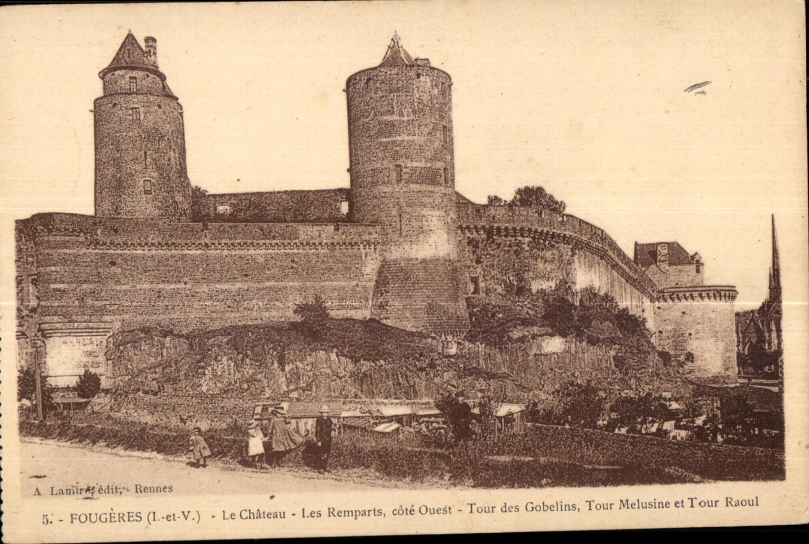 CPA Fougeres Le Chateau Les remparts cote Ouest Tour des Gobelins Tour Melusine et Tour Raoul