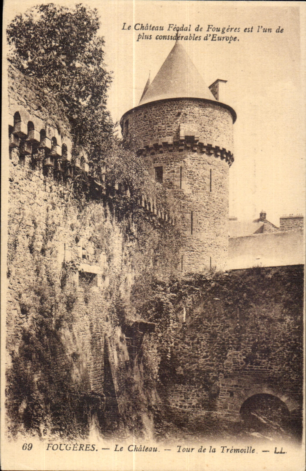 CPA Fougeres Le Chateau Tour de la Tremoille
