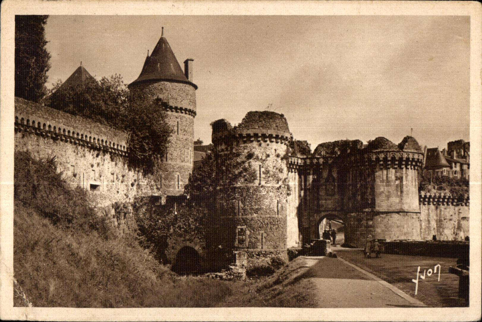 CPA Fougeres Le Chateau Porte Notre Dame