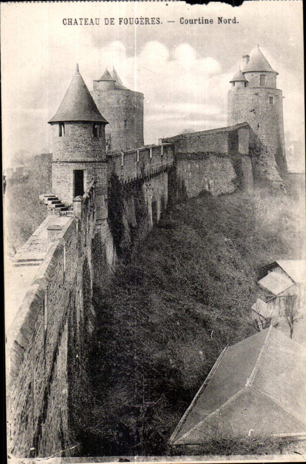 CPA Fougeres Chateau De Courtine Nord