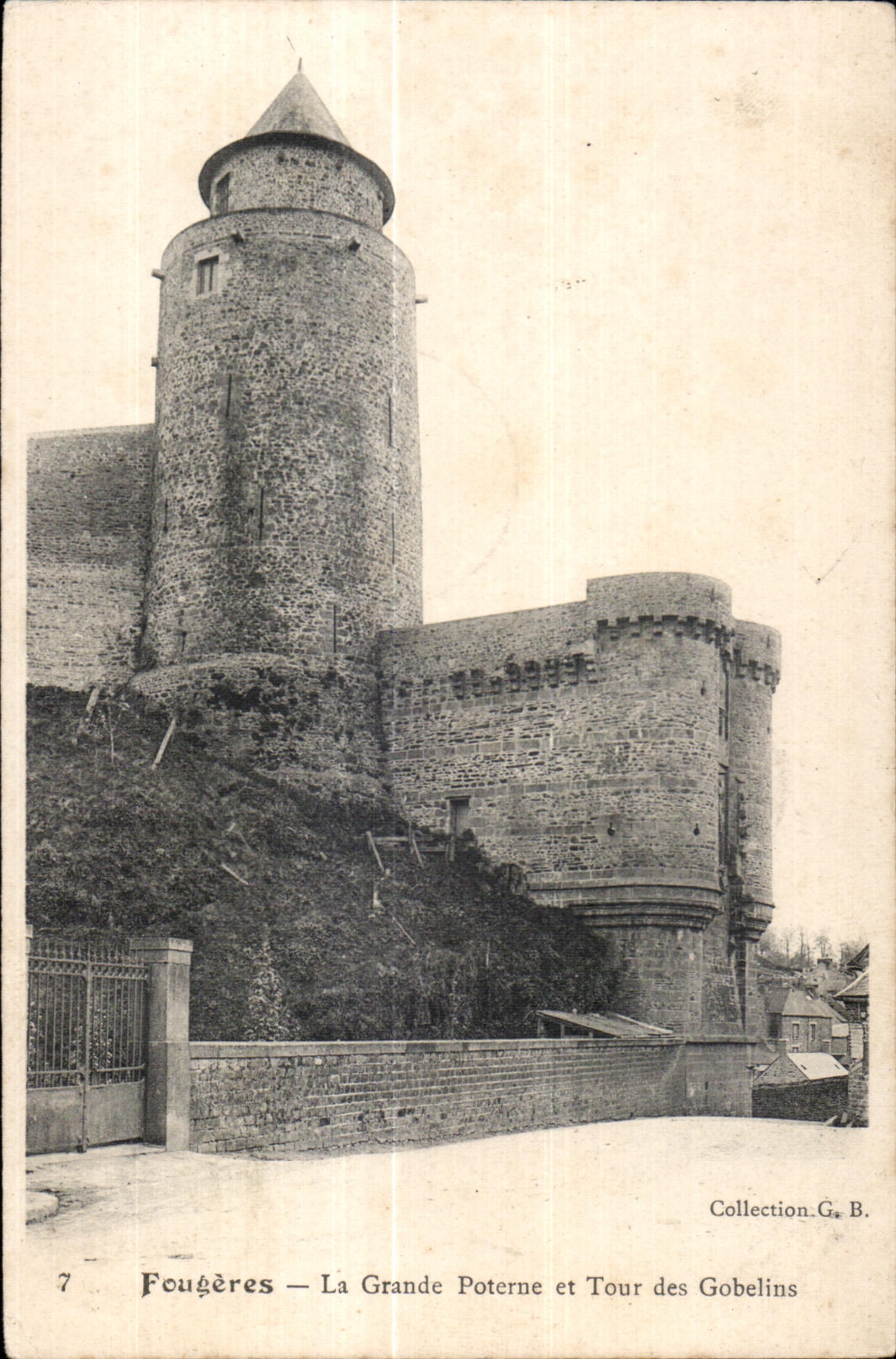 CPA Fougeres La Grande Poterne et Tour des Gobelins
