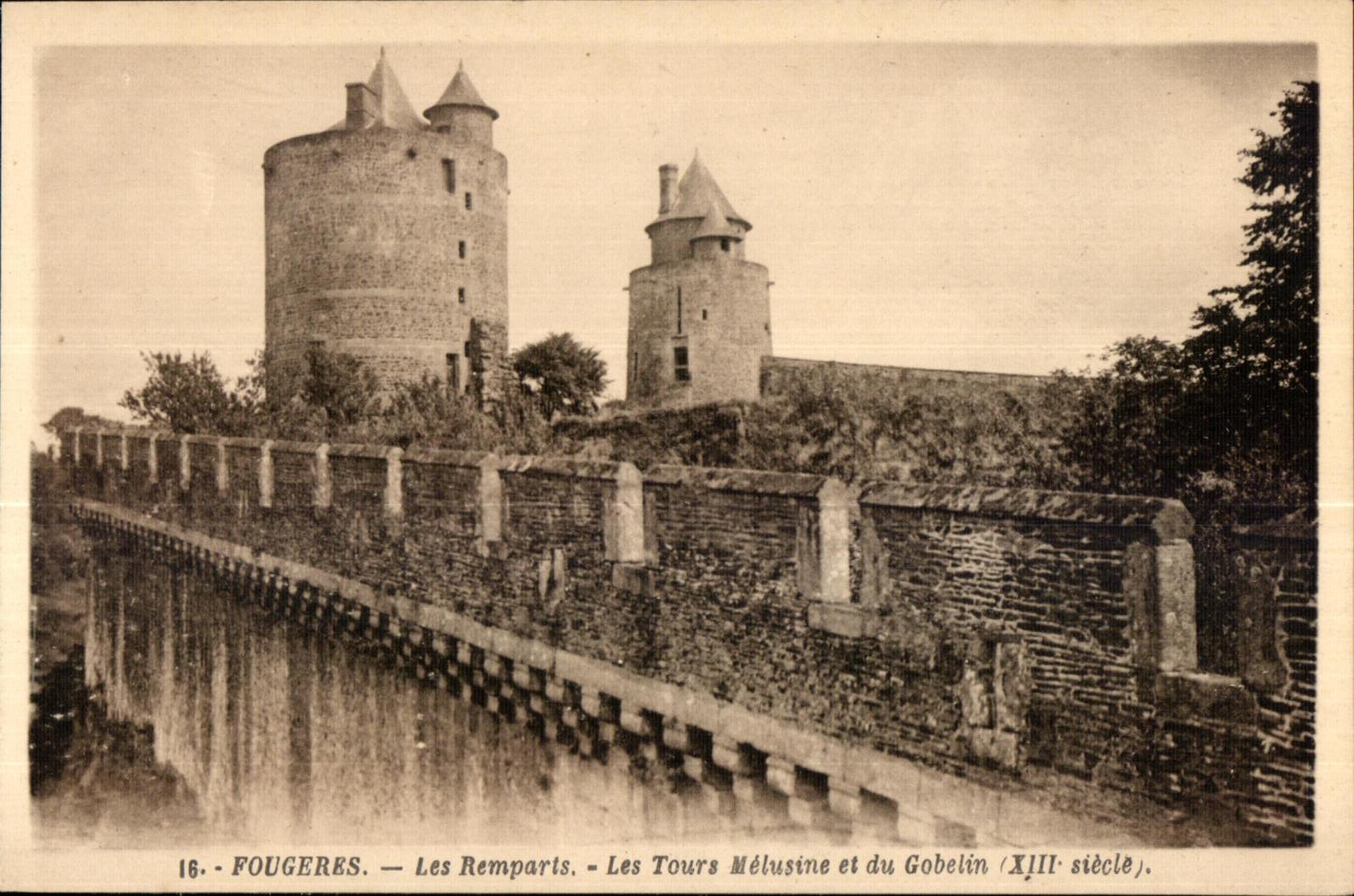 CPA Fougeres Les Remparts Les Tour Melusine et Du Gobelin