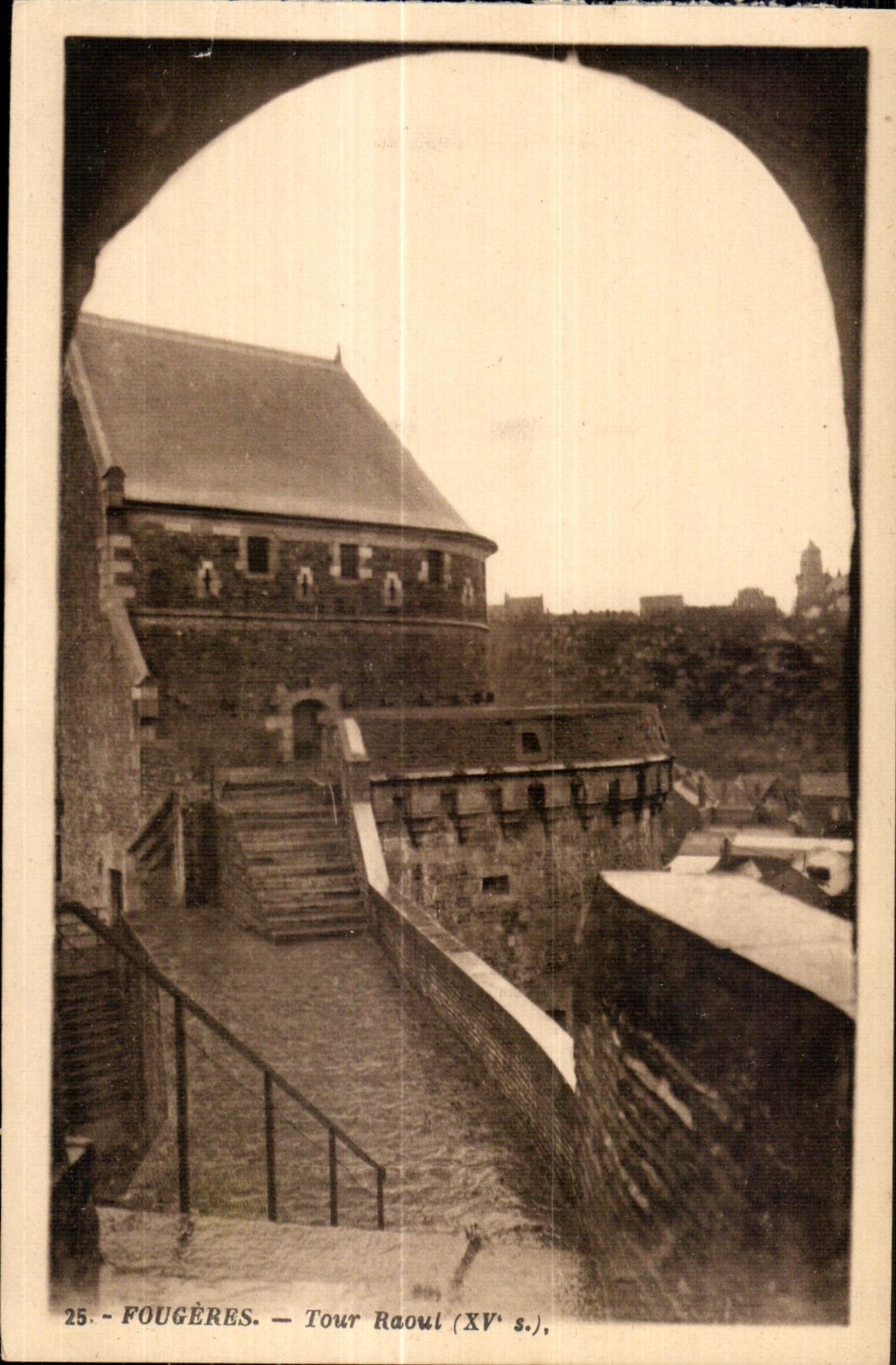 CPA Fougeres Tour Raoul