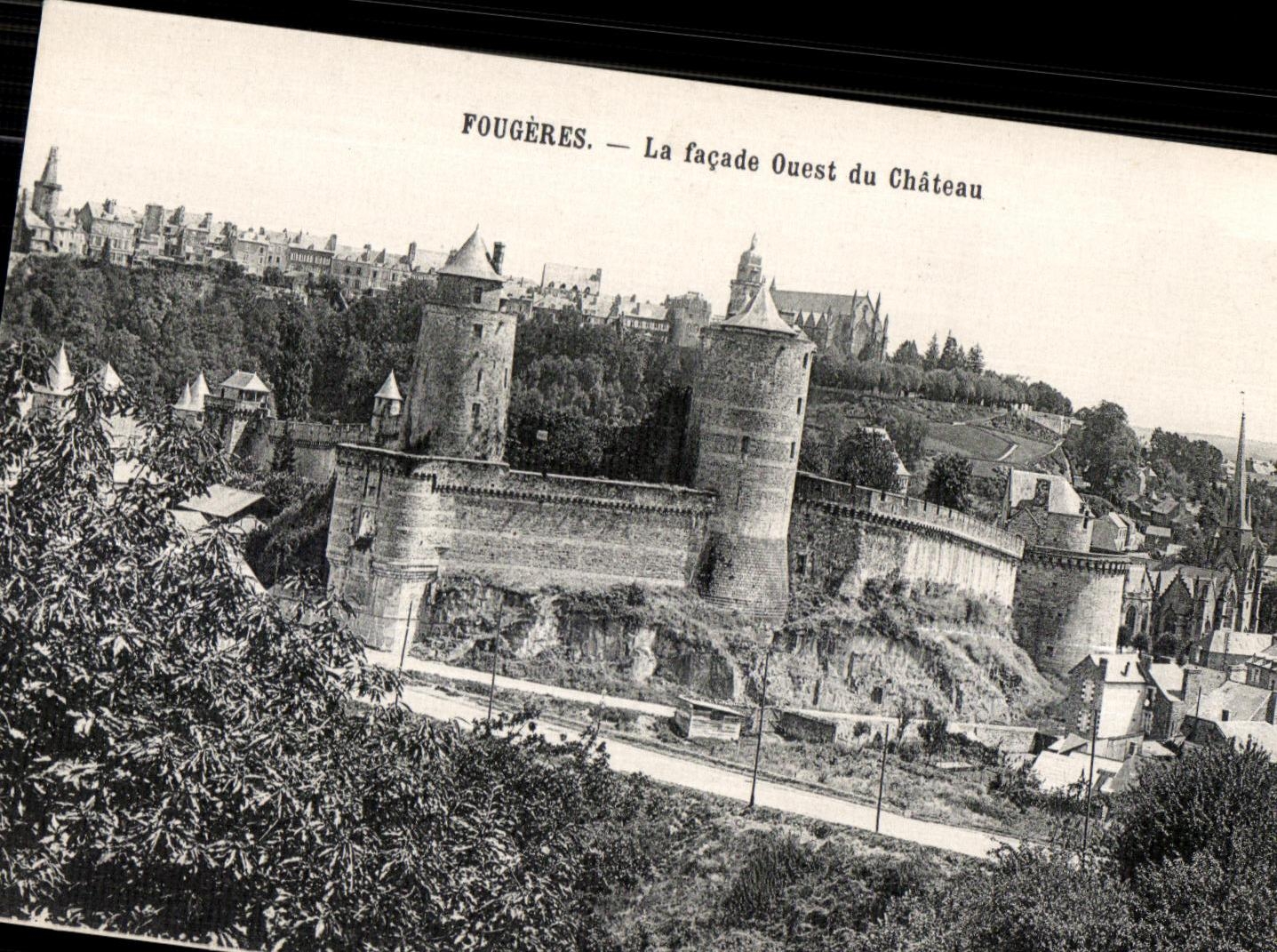 CPA Fougeres La Facade Ouest du Chateau