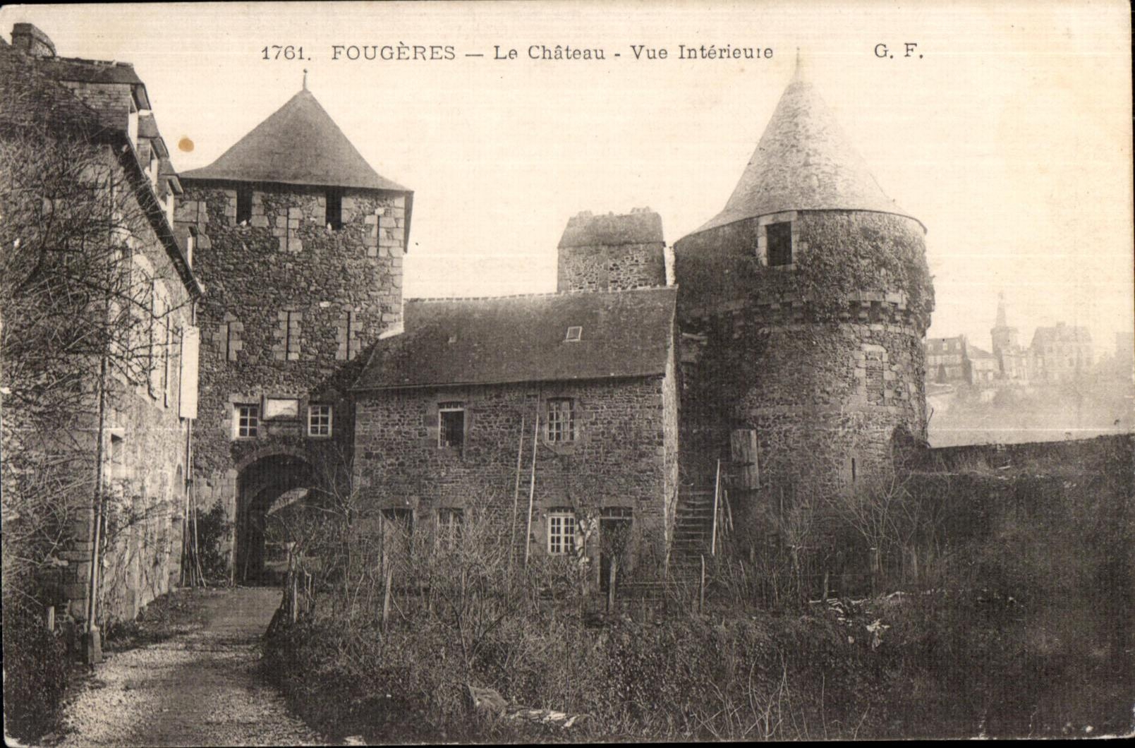 CPA Fougeres Le Chateau Vue Interieure