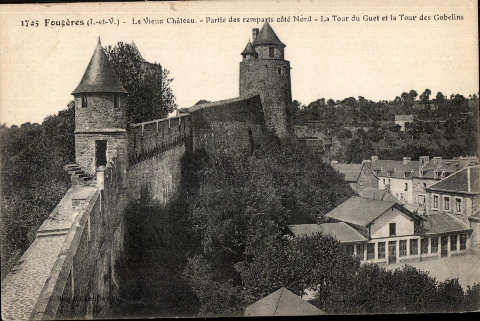 CPA Fougeres Le Vieux Partie des remparts cote Nord Tour du Guet et la Tour des