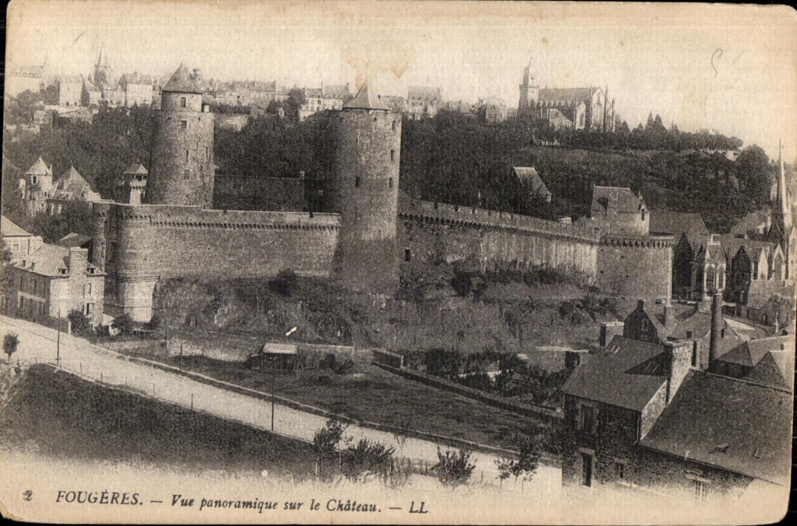 CPA Fougeres Vue Panoramique sur le Chateau