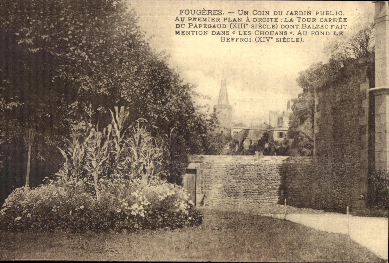 CPA Fougeres Un Coin Du Jardin Public Au Premier A Droite La Tour Carree Du Papegaud (XIII siecle) Dont Balzac Fait