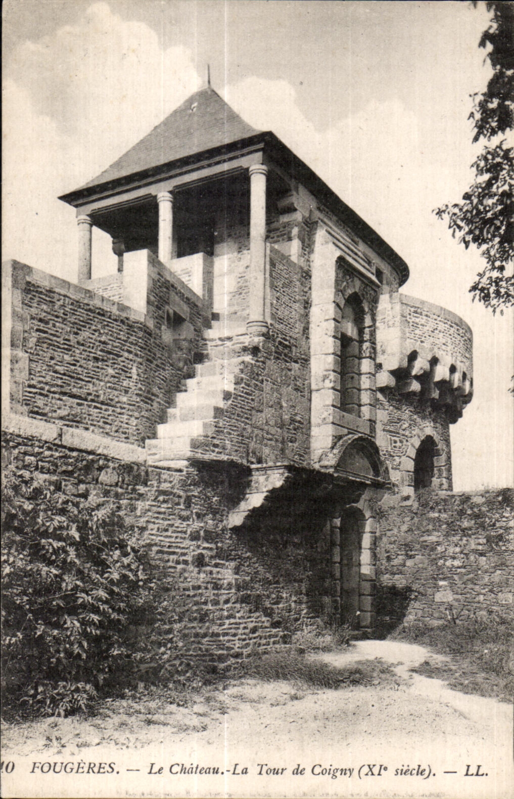 CPA Fougeres Le Chateau La Tour de Coigny (XI siecle)