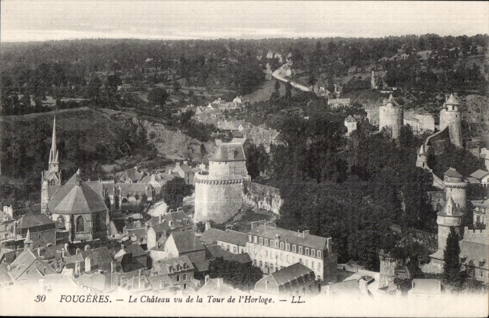 CPA Fougeres Le Chateau vu de la Tour de I Horloge