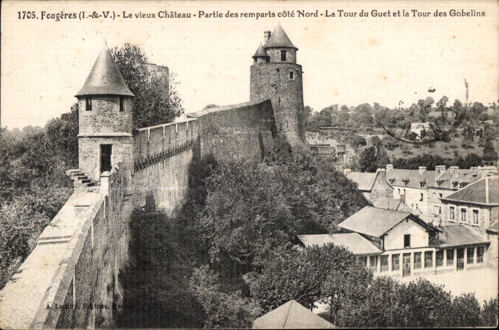 CPA Fougeres (I et V) Le Vieux Chateau Partie des remparts cote Nord La Tour du Guet et la Tour du guet et la Tour des 