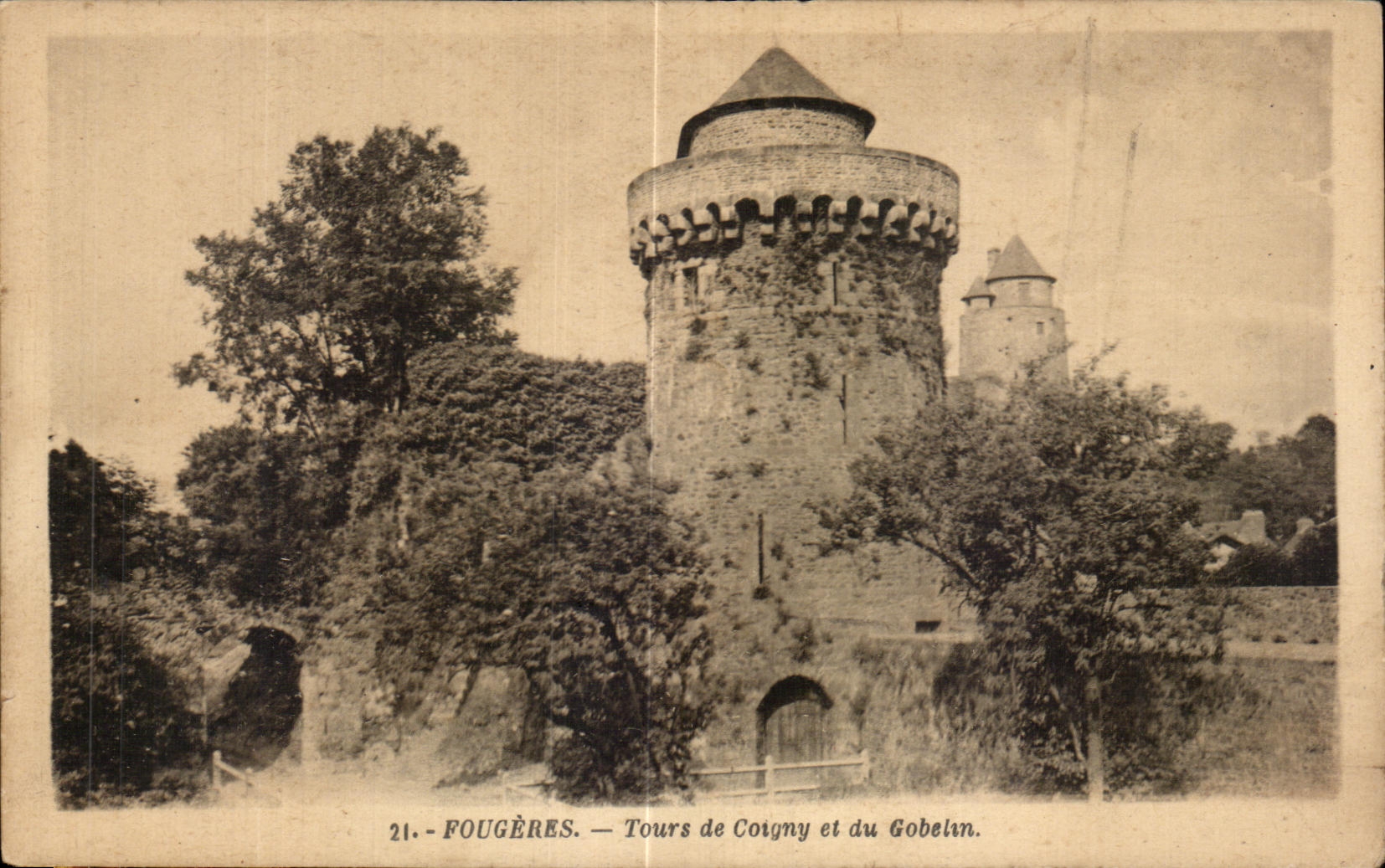 CPA Fougeres Tours de Cotony et du Gobetin