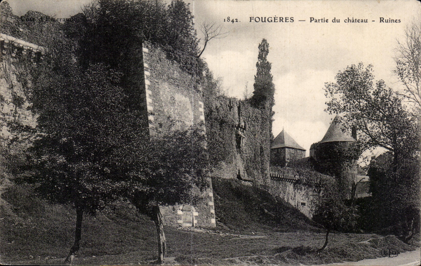 CPA Fougeres Partie du Chateau Ruines
