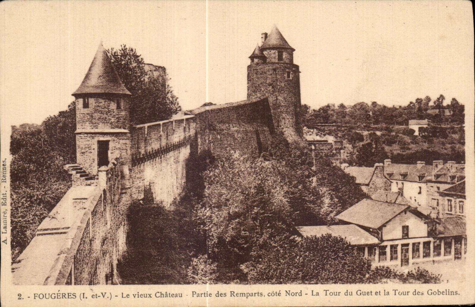 CPA Fougeres Le Vieux Chateau Partie des Remparts cote Nord la Tour Guet et la Tour des Gobelins