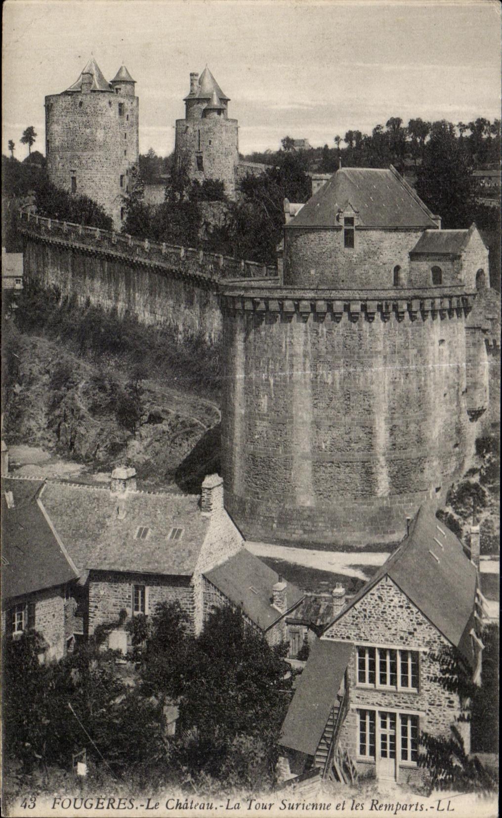 CPA Fougeres Le Chateau La Tour Surienne et les Remparts