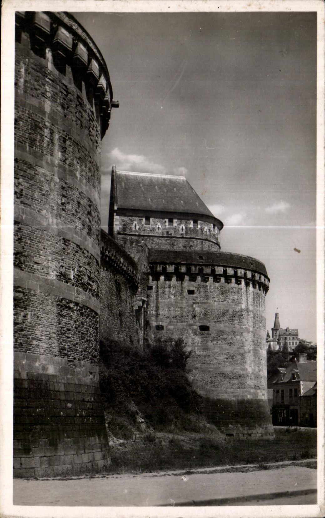 CPA Fougeres Le Chateau Tour Raoul