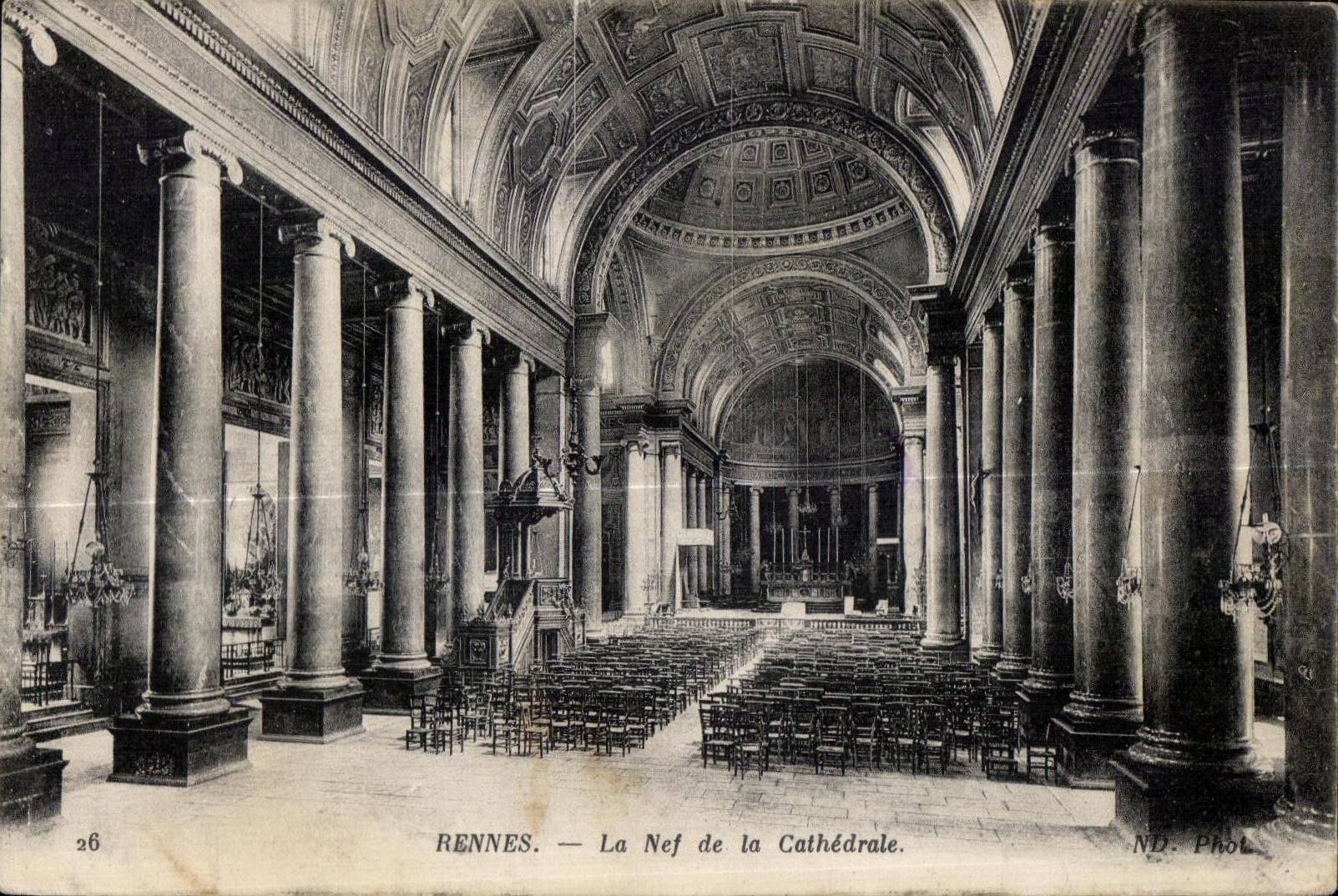 CPA Rennes La Nef de la Cathedrale