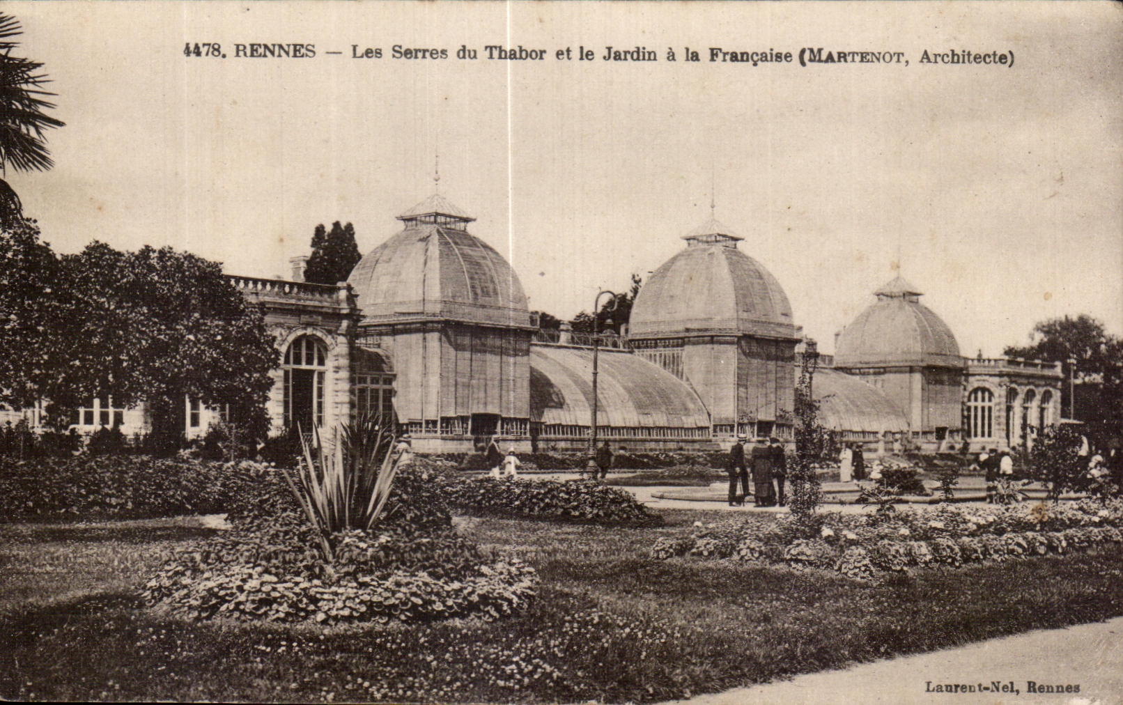 CPA Rennes Les Serres du Thabor et la Jardin a la Francaise