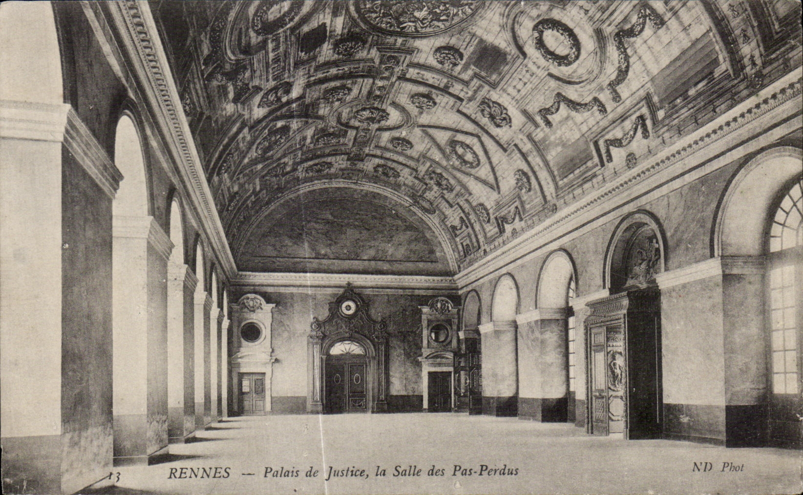 CPA Rennes Palais de Justice la Salle des Pas Perdus