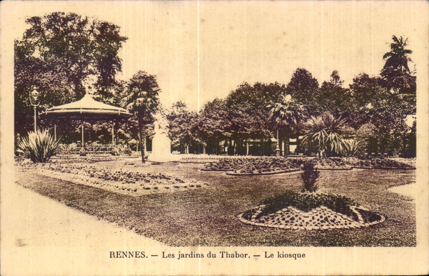 CPA Rennes Les jardins du Thabor Le kiosque