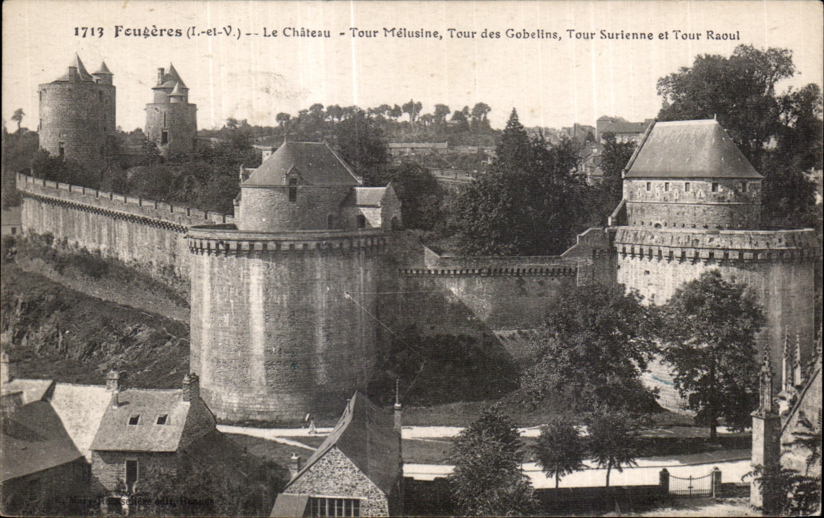 CPA Fougeres Le Chateau Tour Melusine Tour des Gobelins Tour Surienne et Tour Raoul