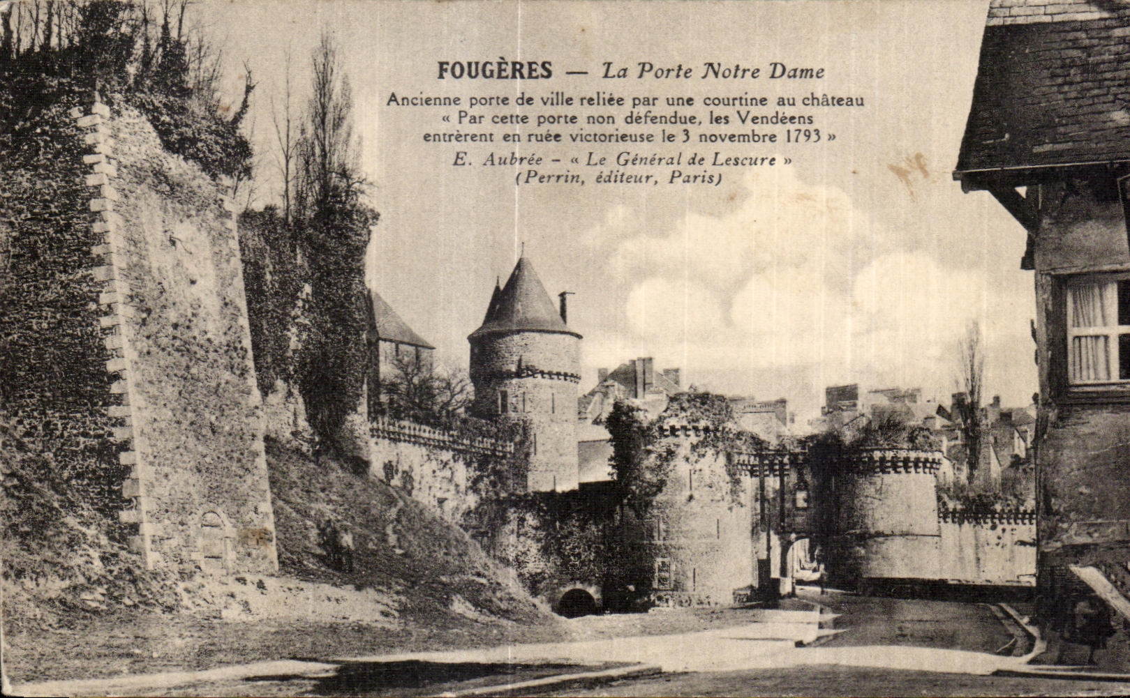 CPA Fougeres La Porte Notre Dame Ancienne porte de ville reliee par une courtine au chateau